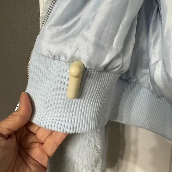 Forever 21/Hello Kitty and Friends Baby Blue Faux Fur Jacket L - Picture 7 of 12